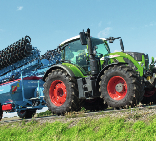 Колісний трактор Fendt 700 Vario