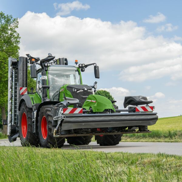 Колісний трактор Fendt 700 Vario